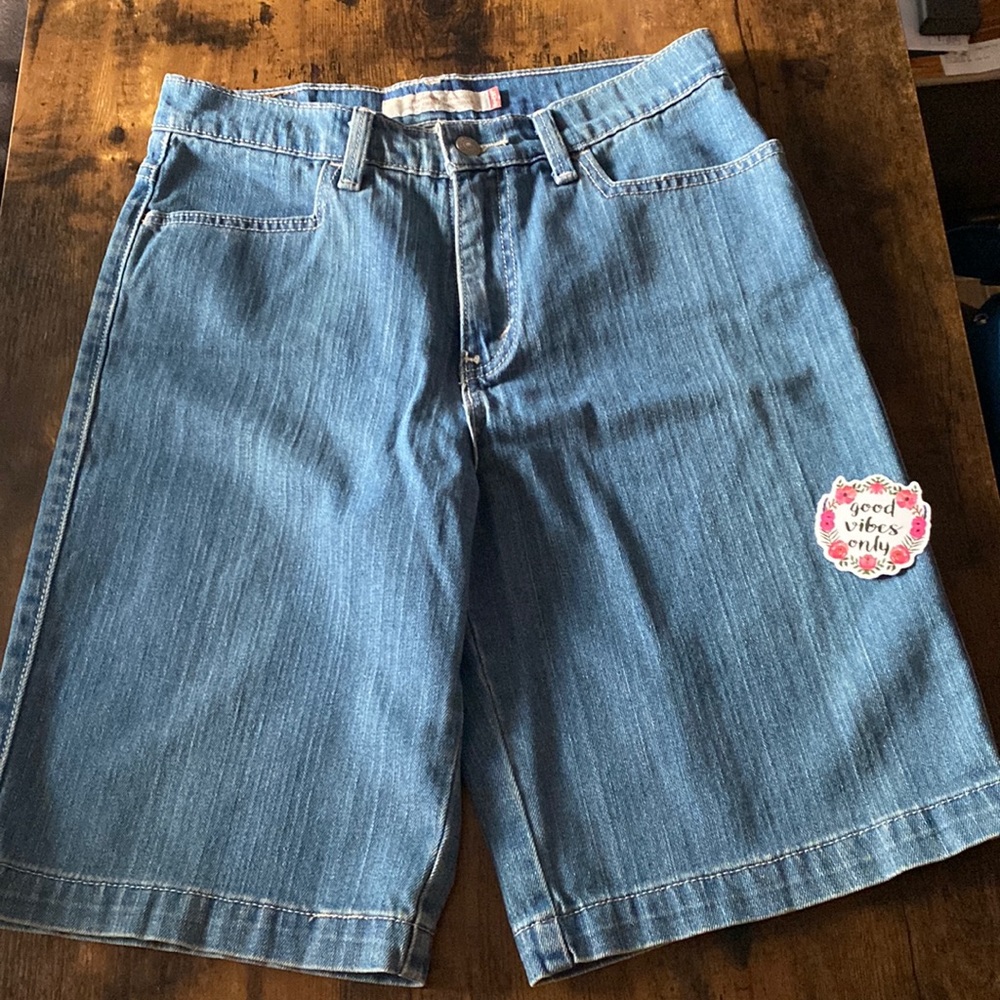 Levi’s Perfectly Slimming Denim Shorts Size 10